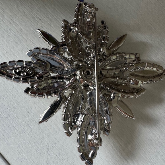 Vintage WEISS rhinestone brooch - Picture 4 of 5